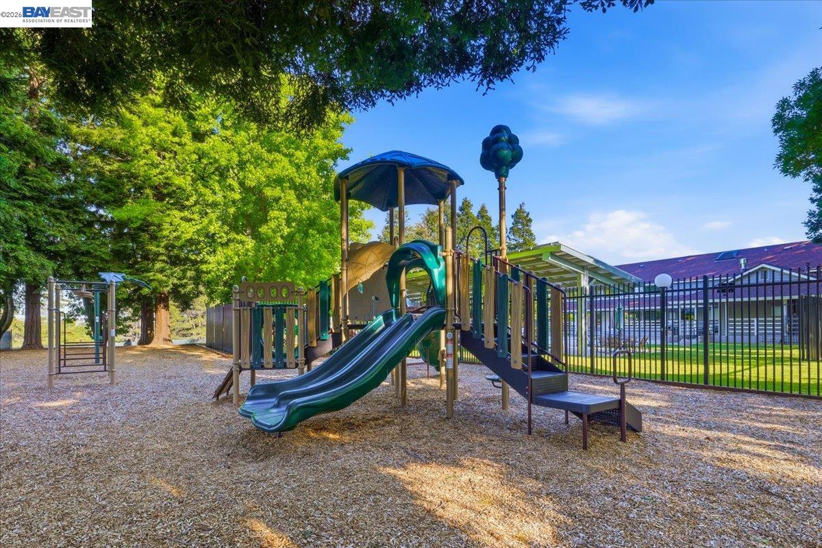 44 Summer Hill Ct