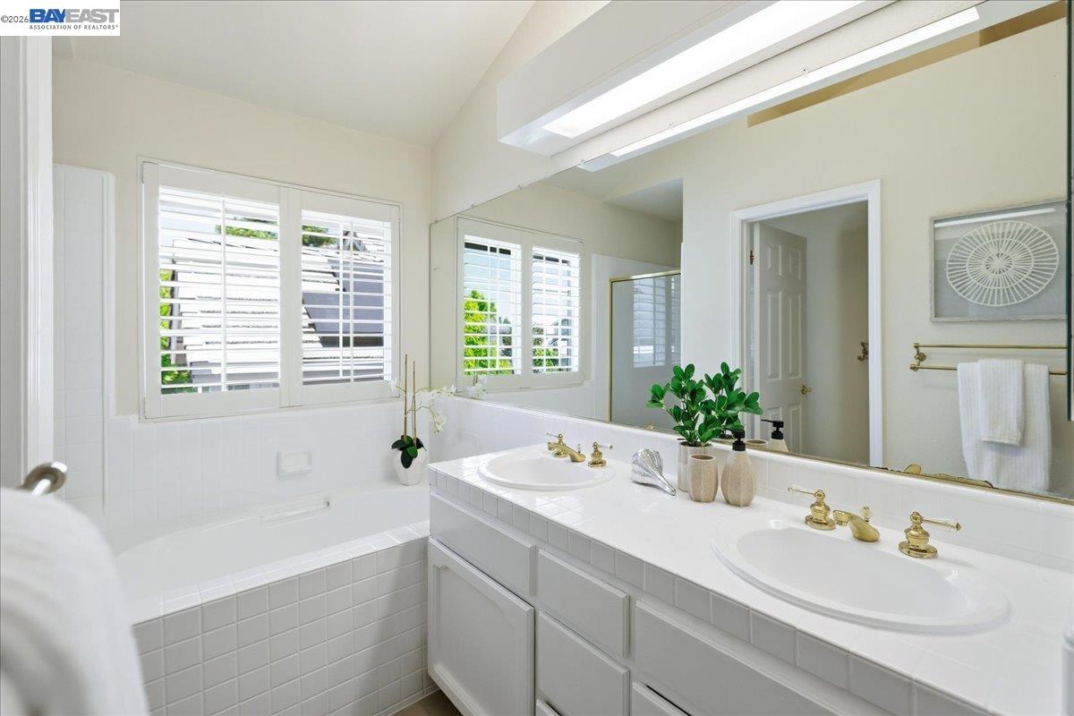 44 Summer Hill Ct