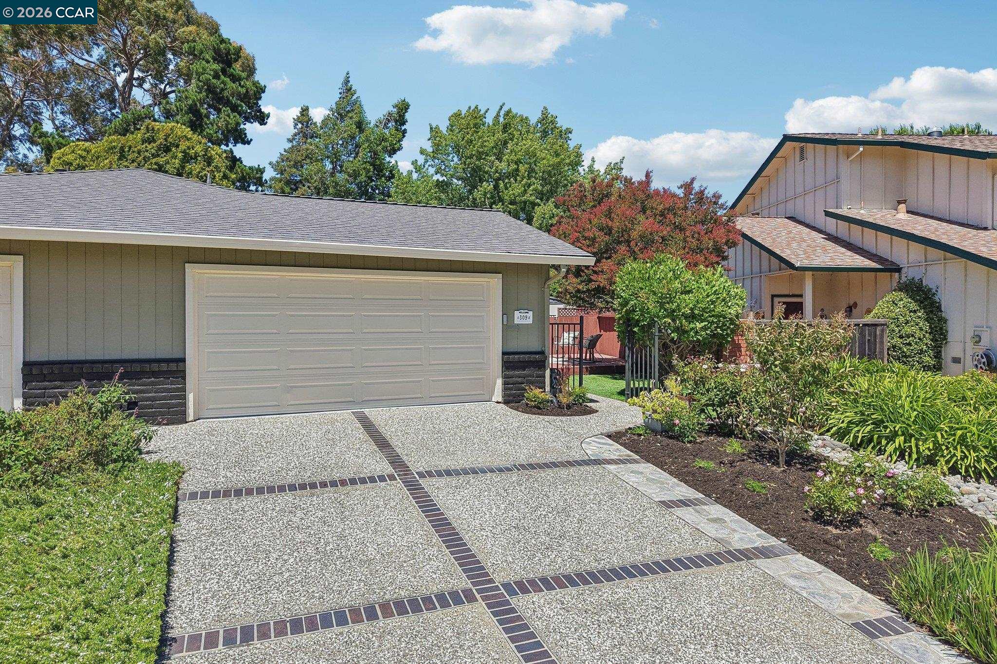 309 La Paz Ct