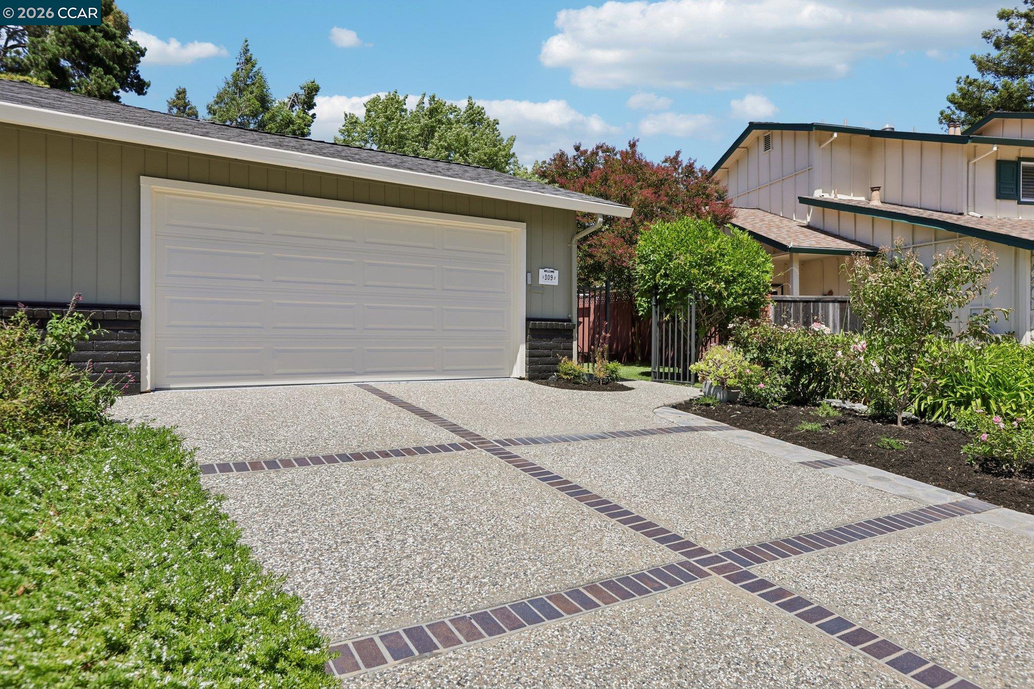309 La Paz Ct