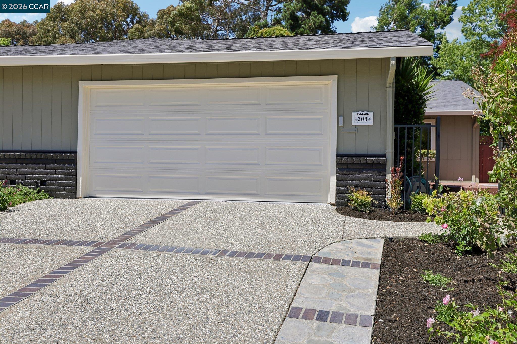 309 La Paz Ct