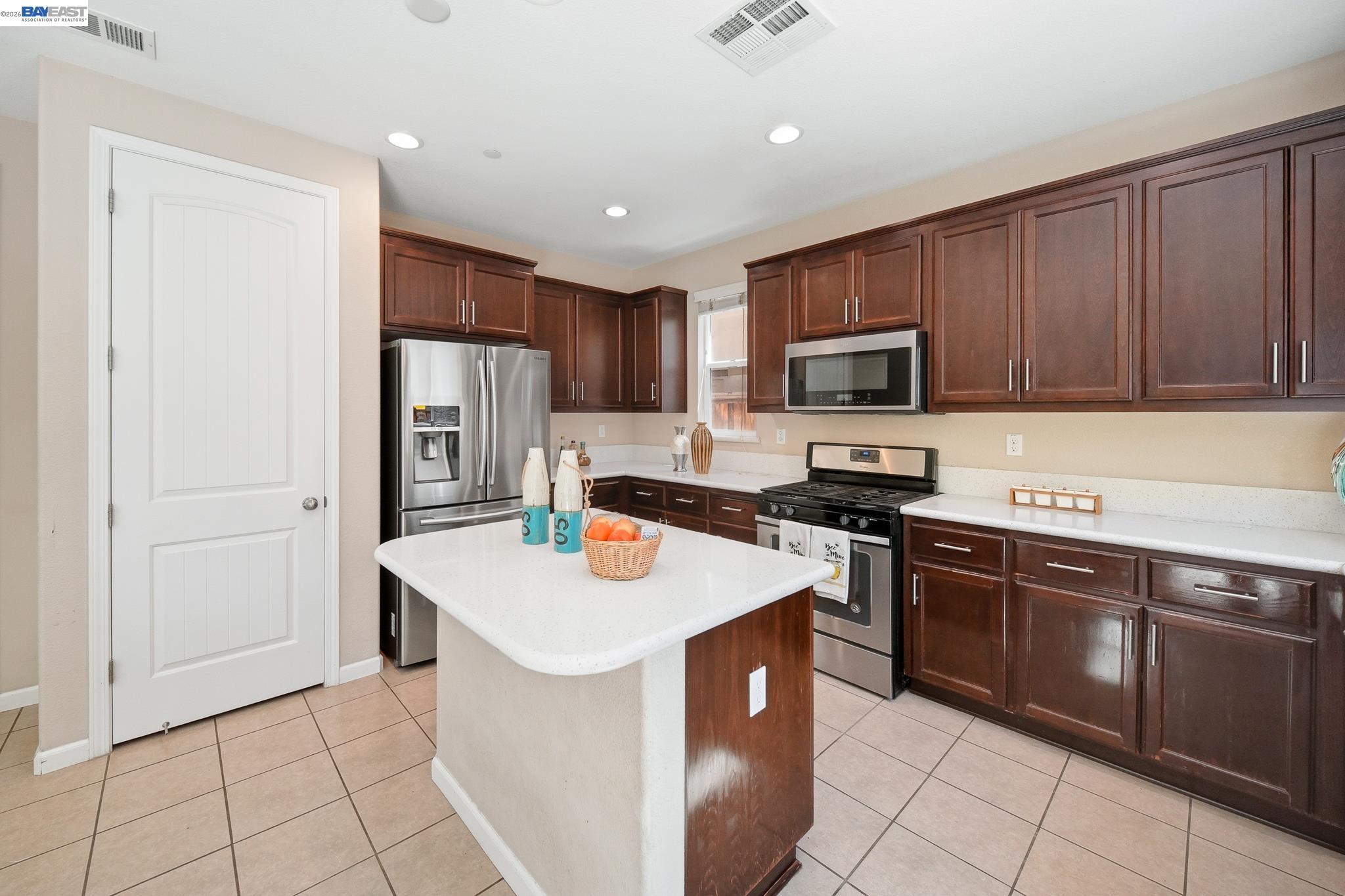 2631 Clarita Dr