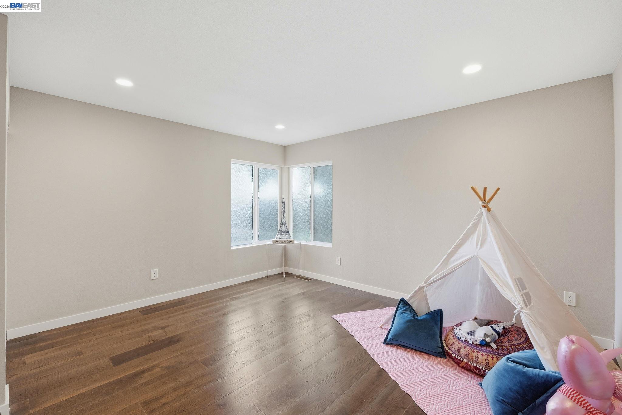 25 Portsmouth Ct