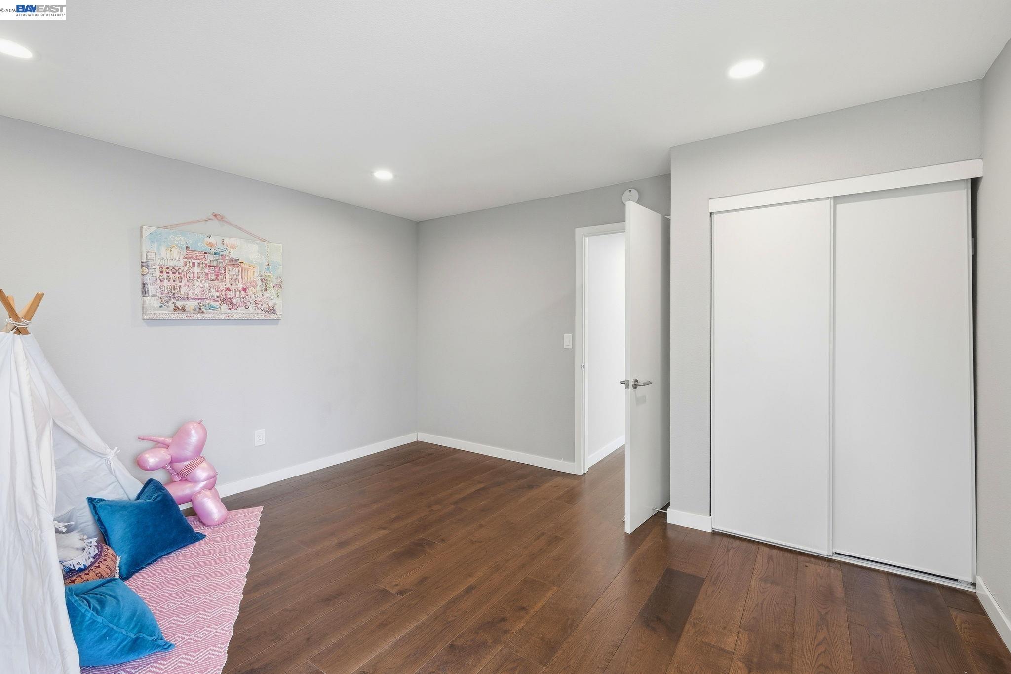 25 Portsmouth Ct