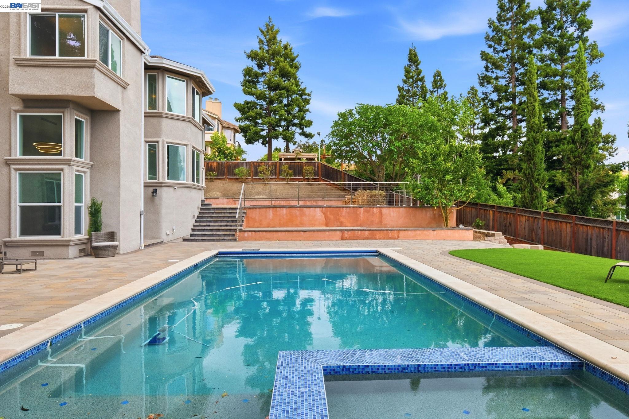 25 Portsmouth Ct