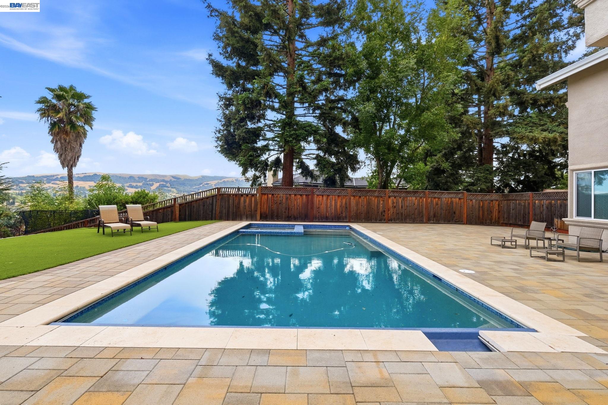 25 Portsmouth Ct
