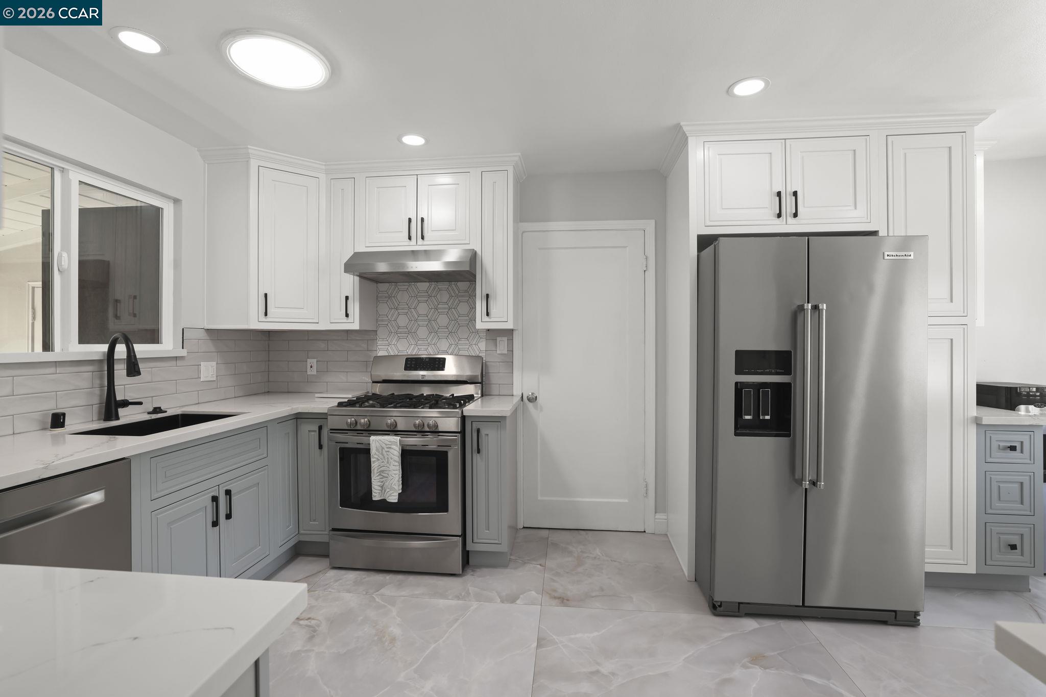 1051 San Rafael