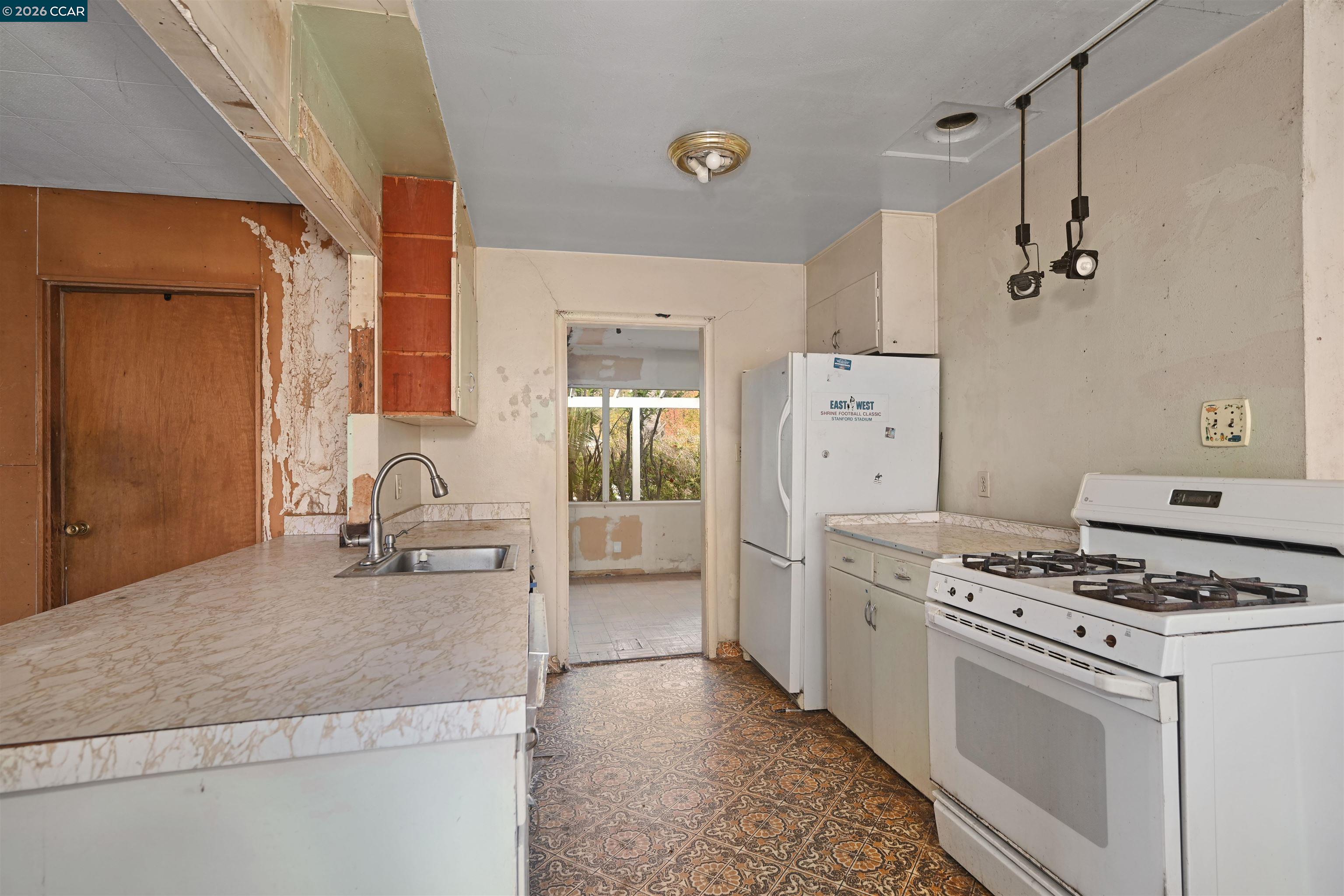107 Adria Dr