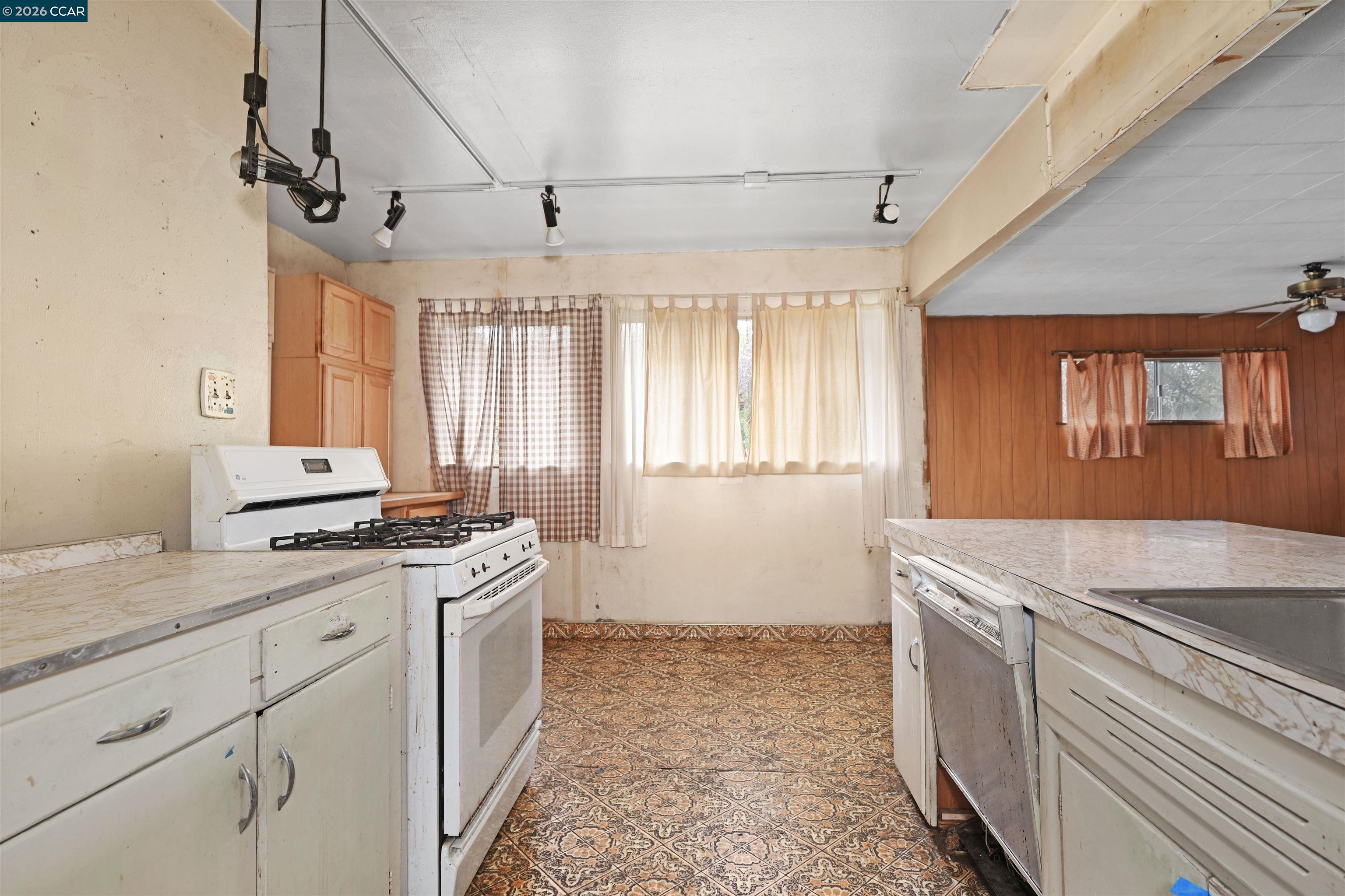 107 Adria Dr