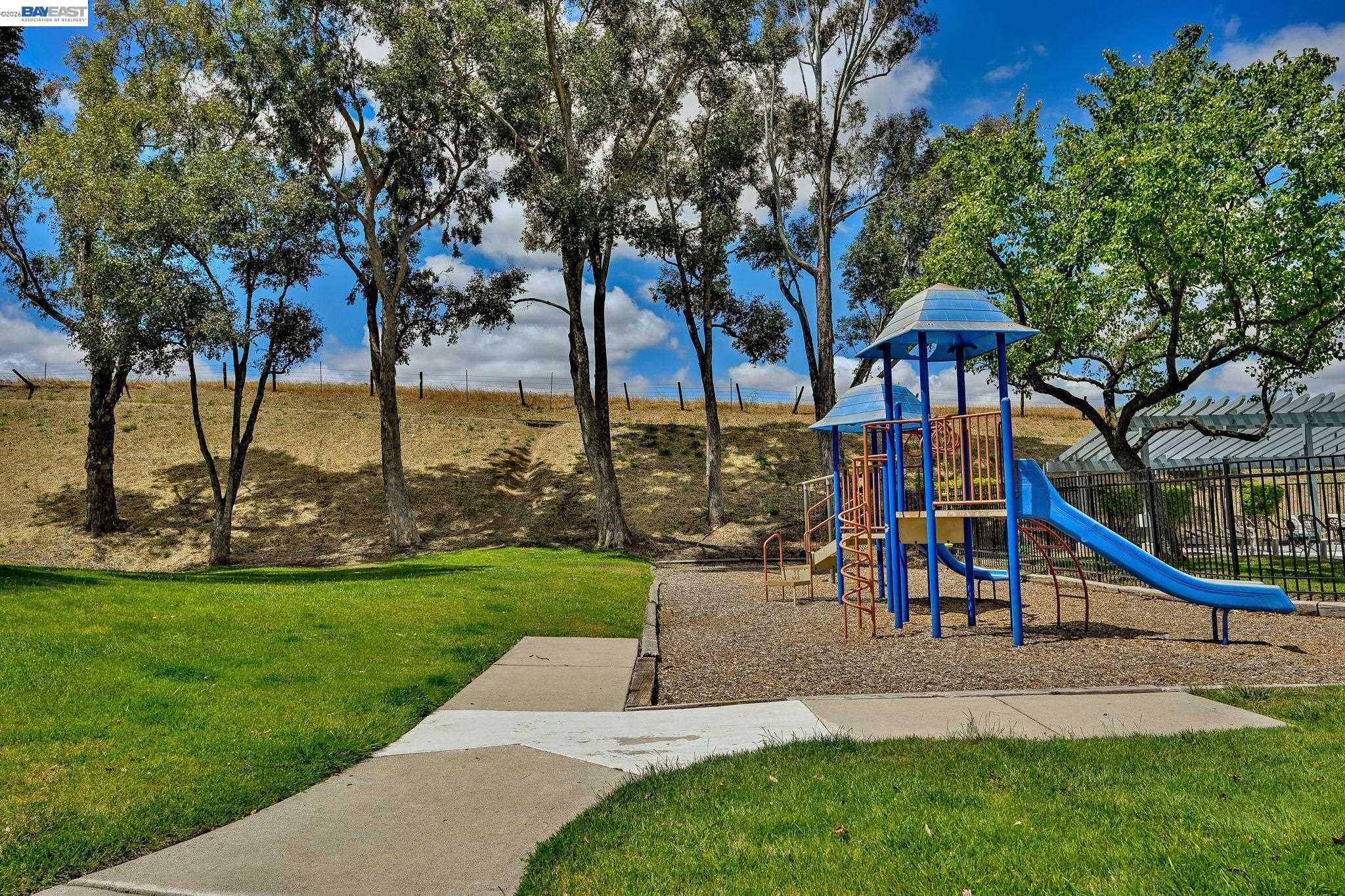 1202 Spring Valley Cmn