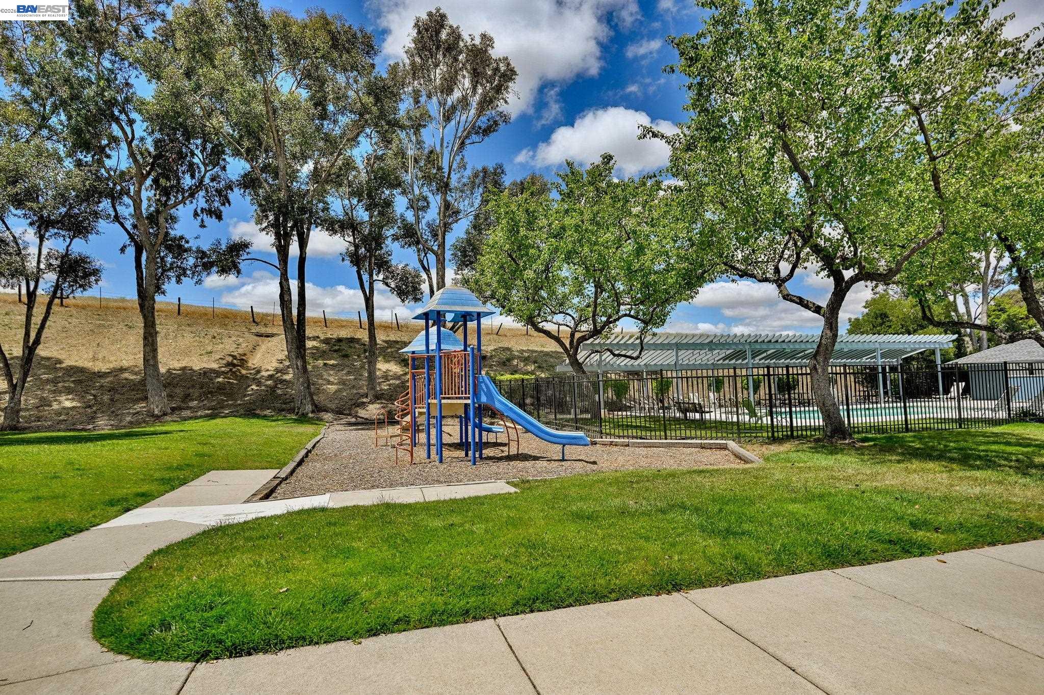 1202 Spring Valley Cmn