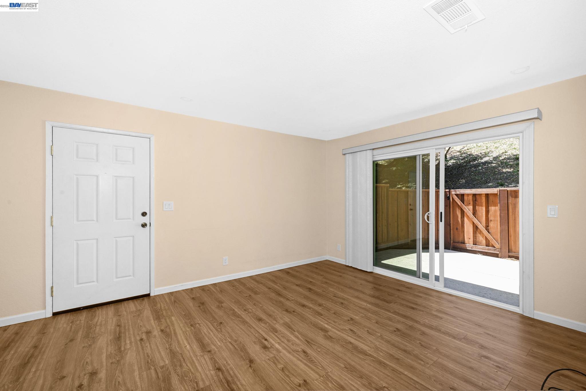 1202 Spring Valley Cmn