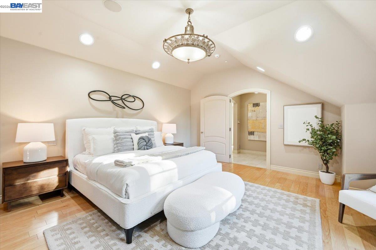 13388 Surrey Ln