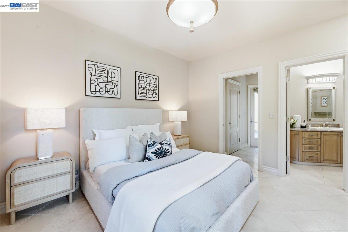 13388 Surrey Ln