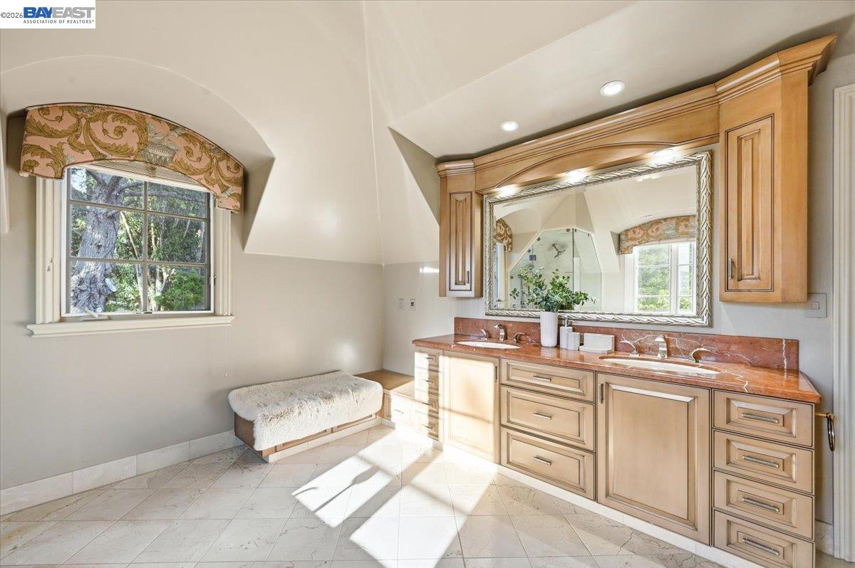 13388 Surrey Ln