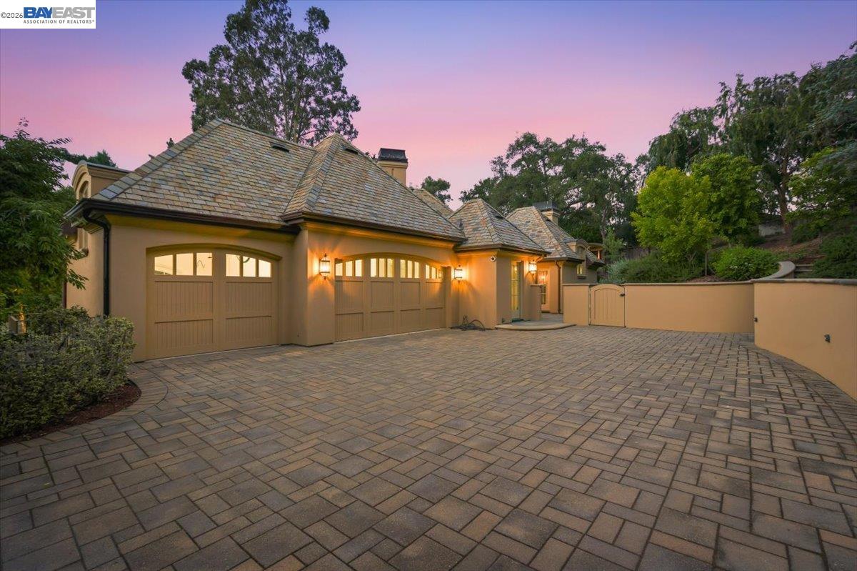 13388 Surrey Ln