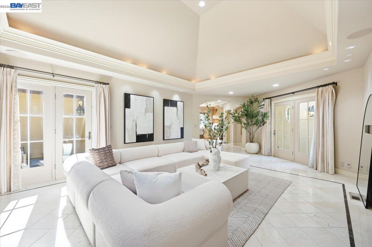 13388 Surrey Ln