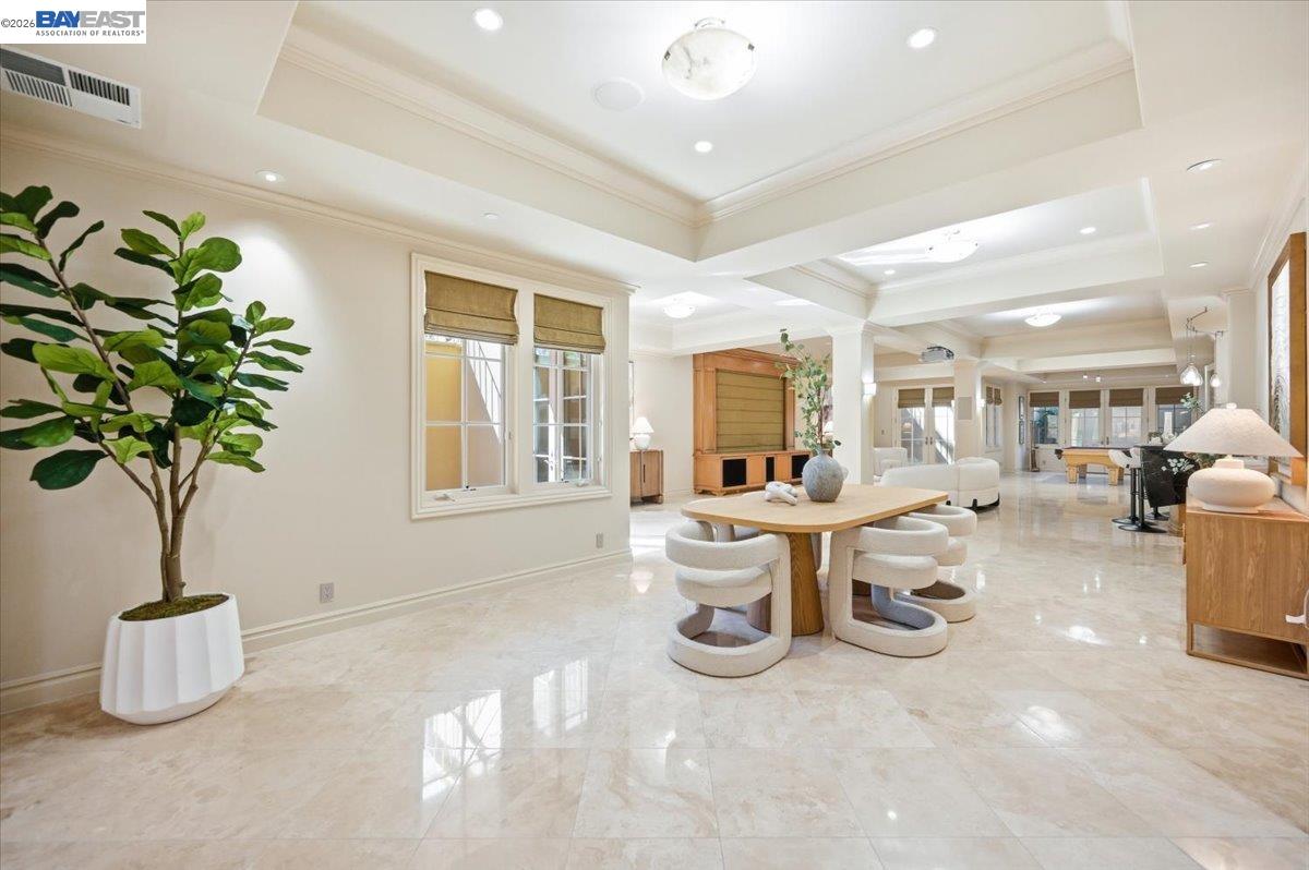 13388 Surrey Ln