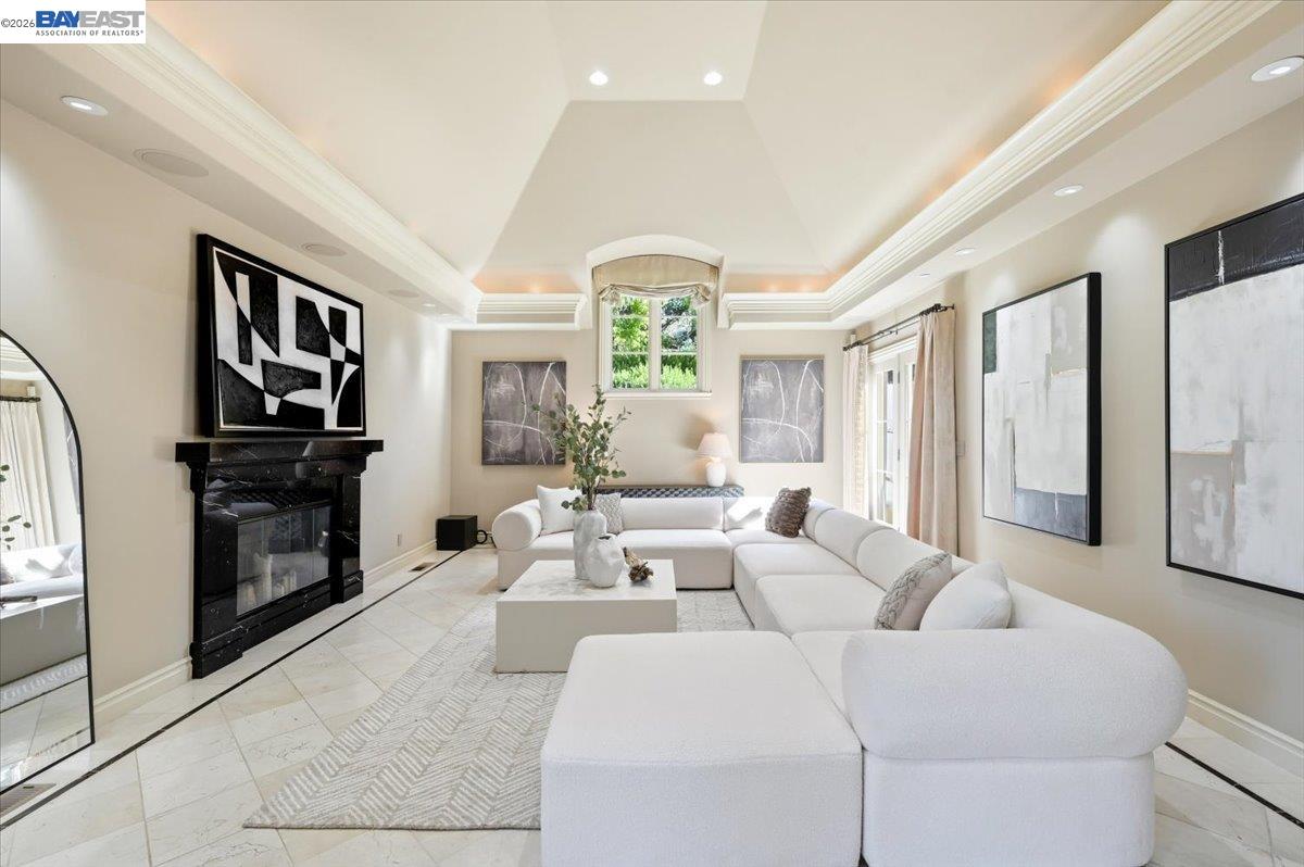 13388 Surrey Ln