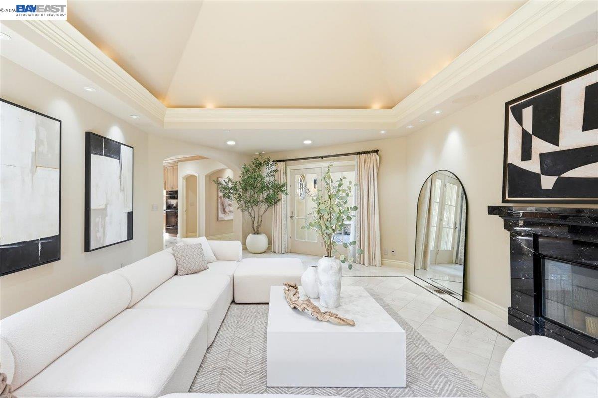 13388 Surrey Ln