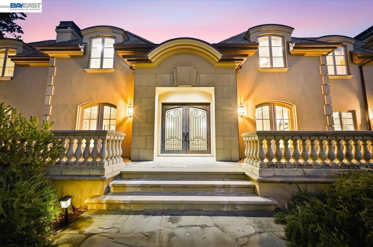 13388 Surrey Ln