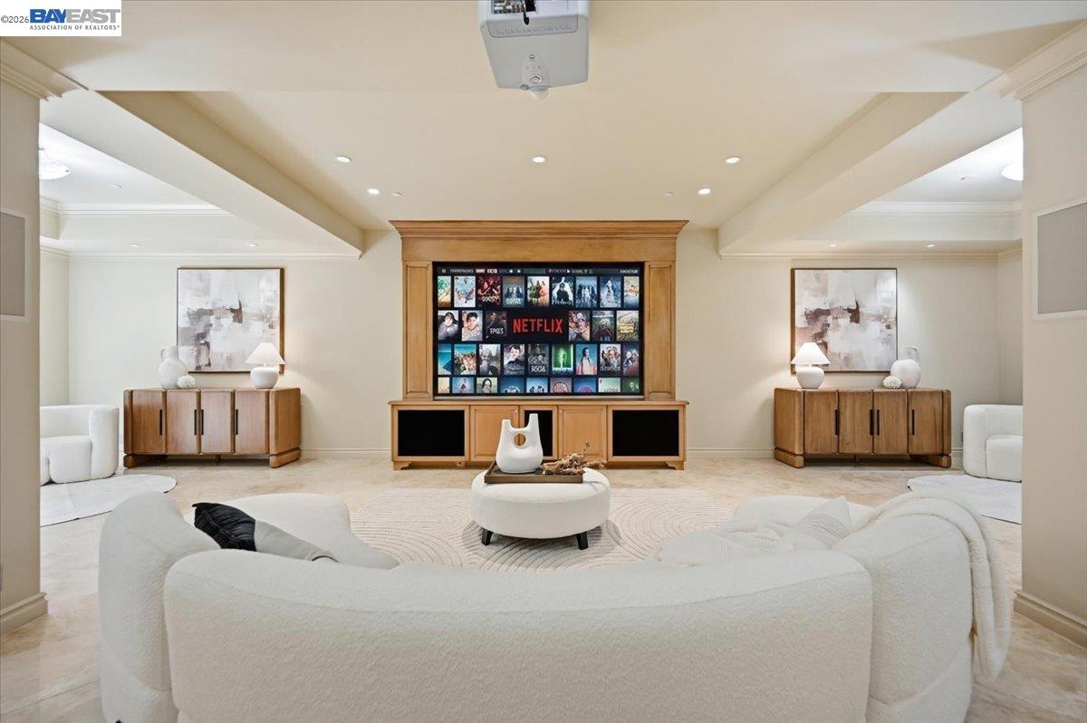 13388 Surrey Ln