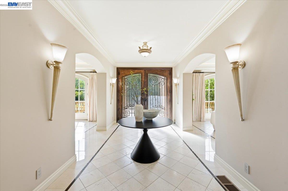 13388 Surrey Ln