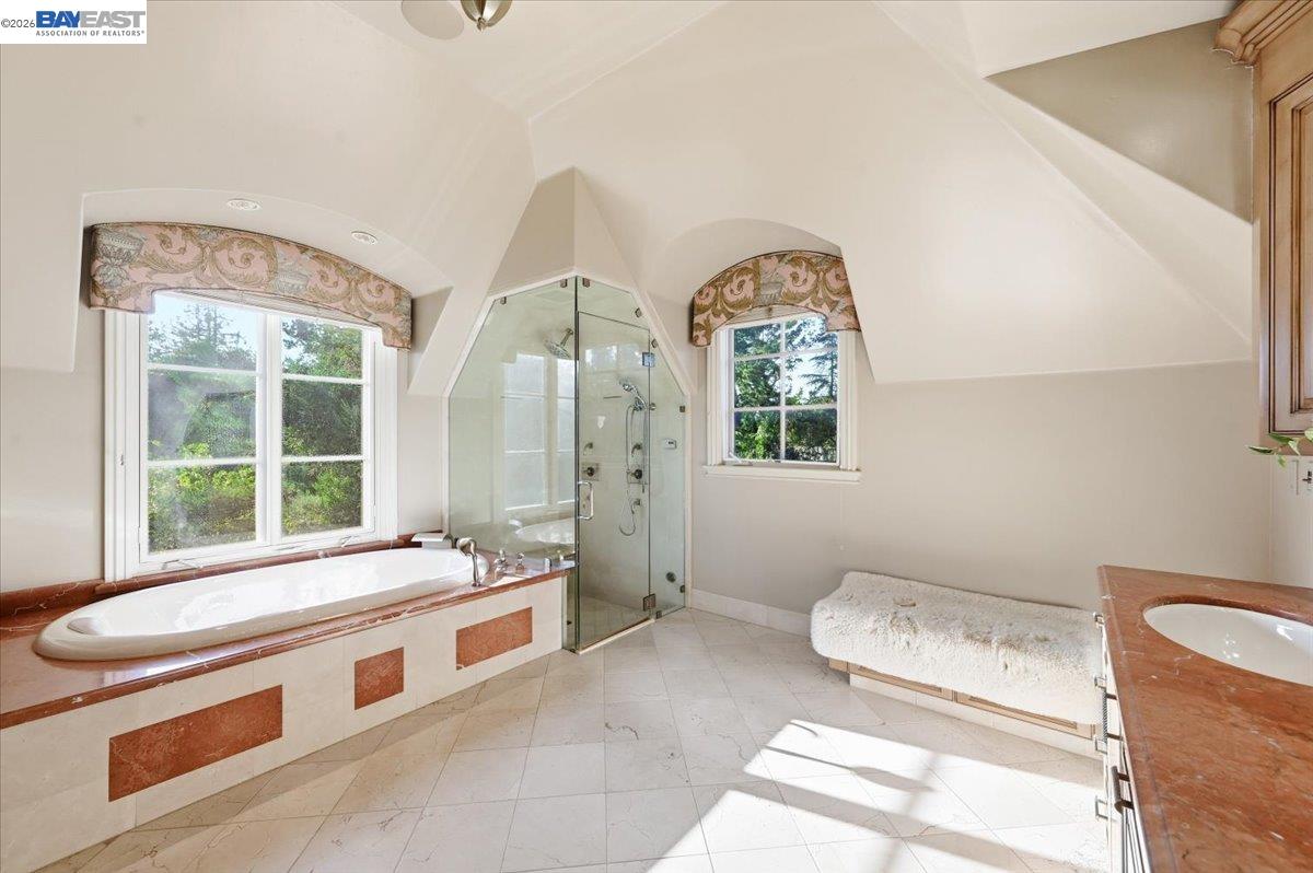 13388 Surrey Ln