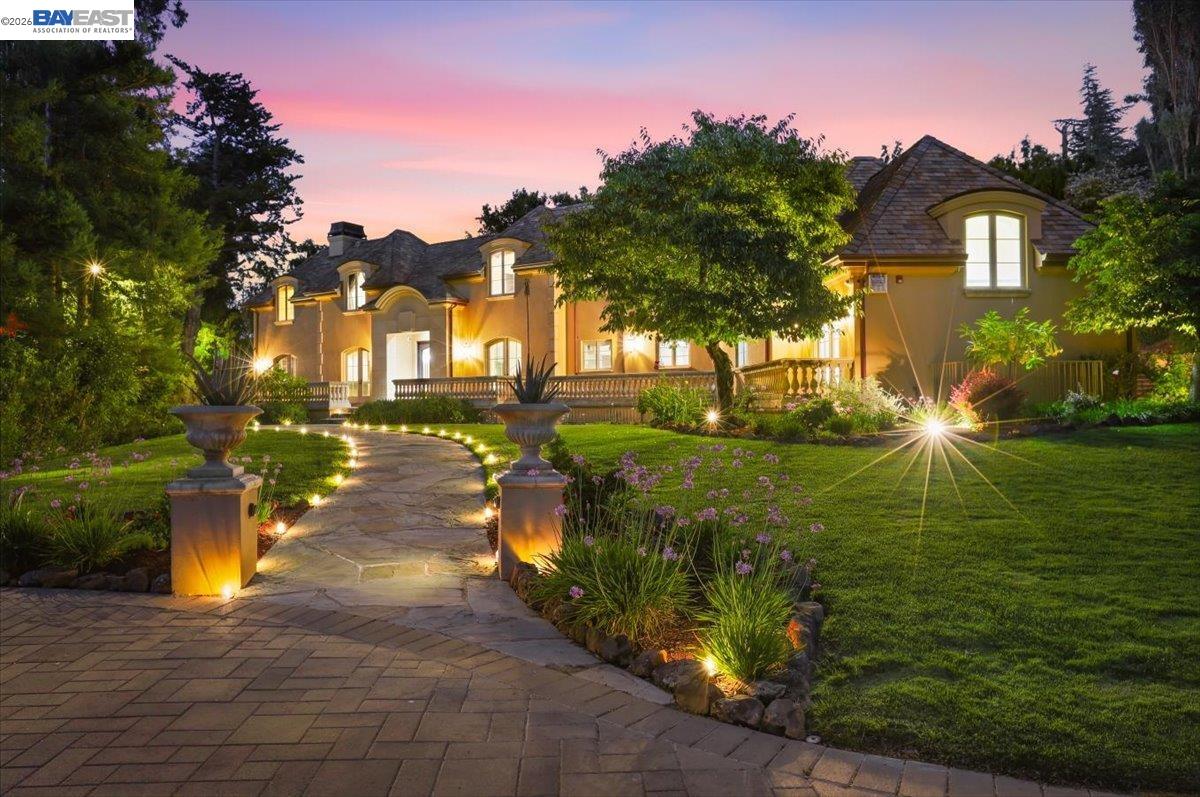 13388 Surrey Ln