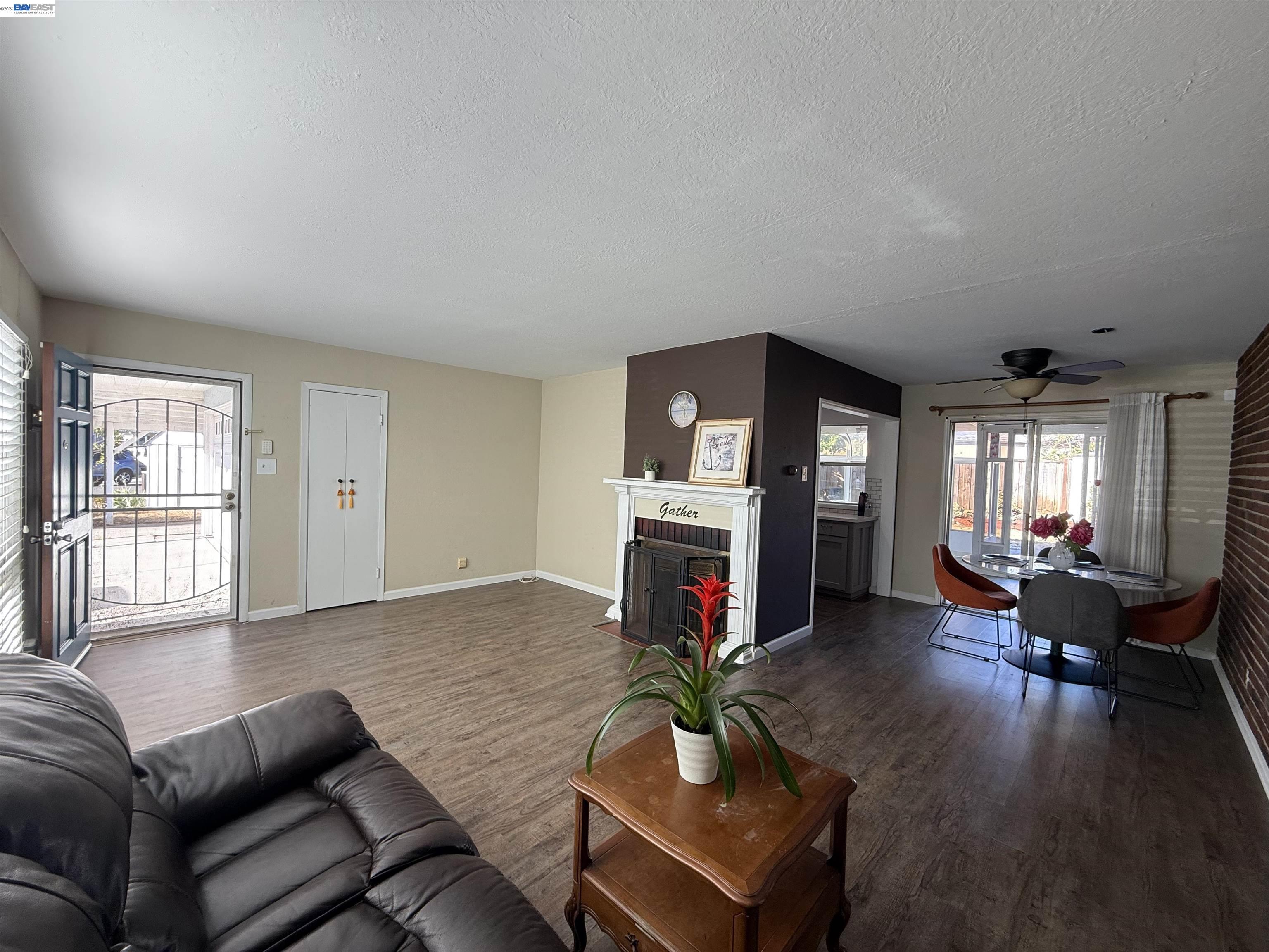 1362 Esser Ave
