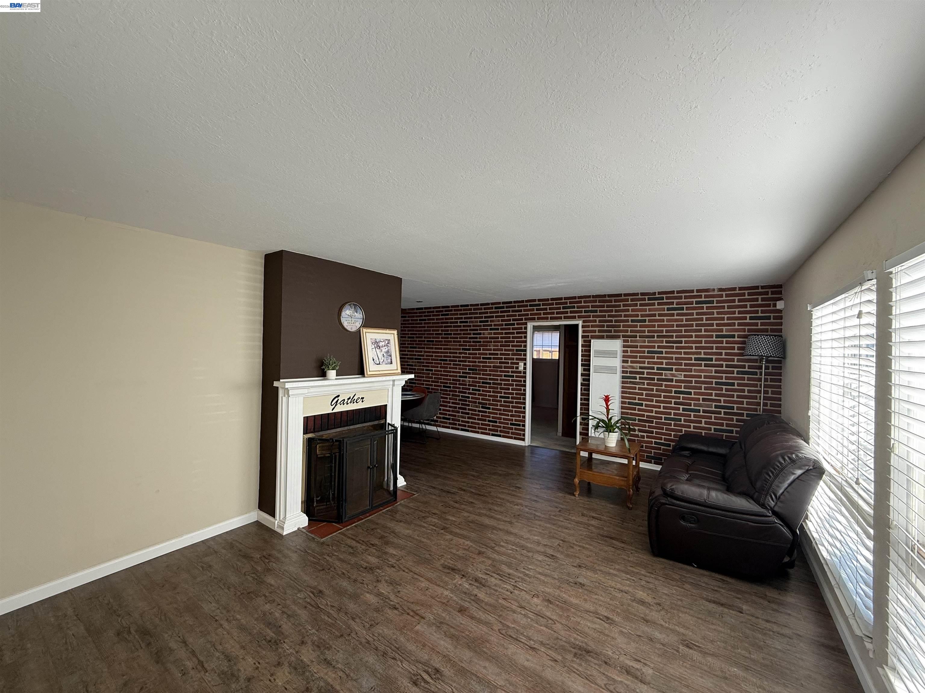 1362 Esser Ave