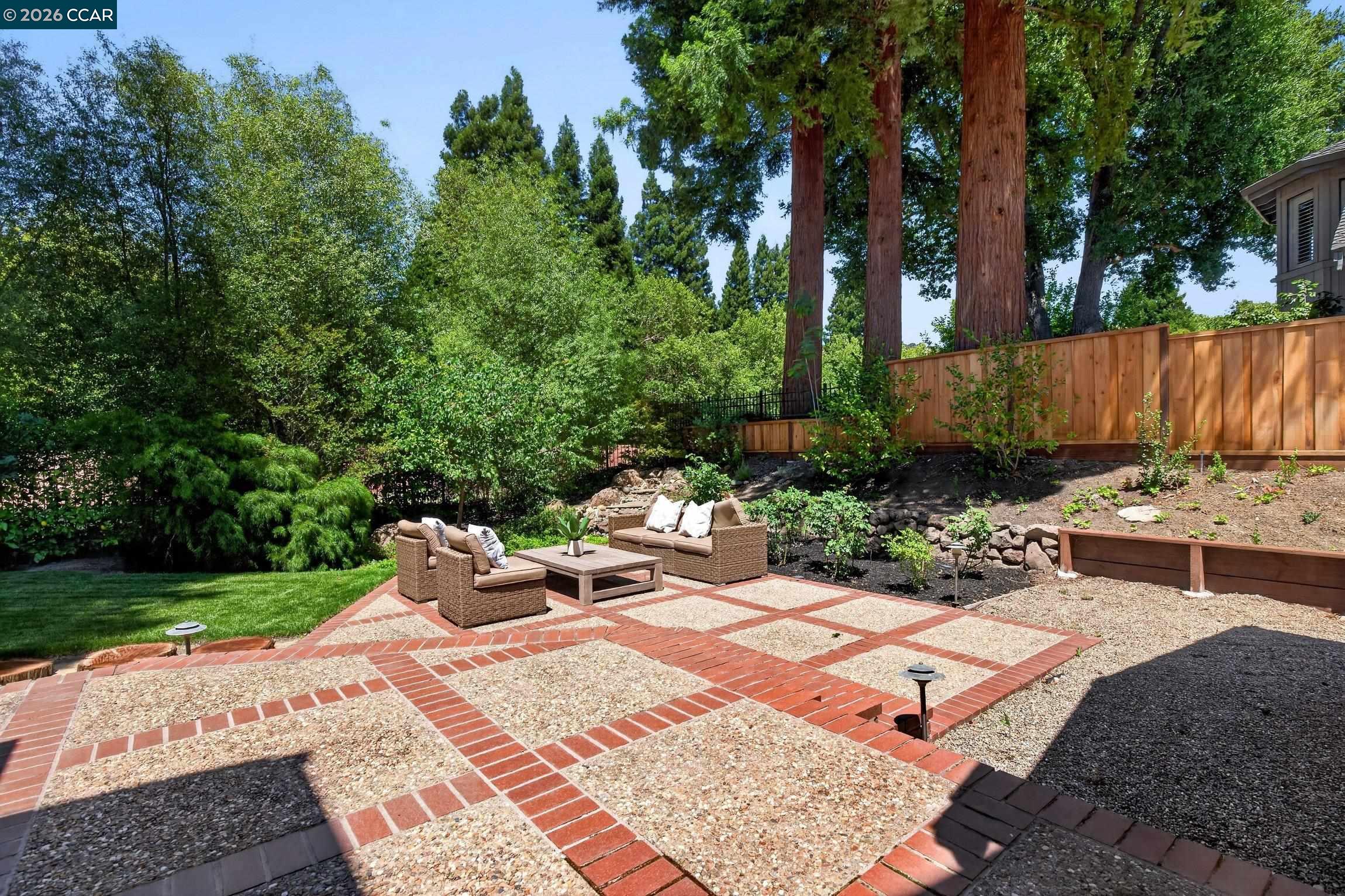 521 Buttonwood Dr.