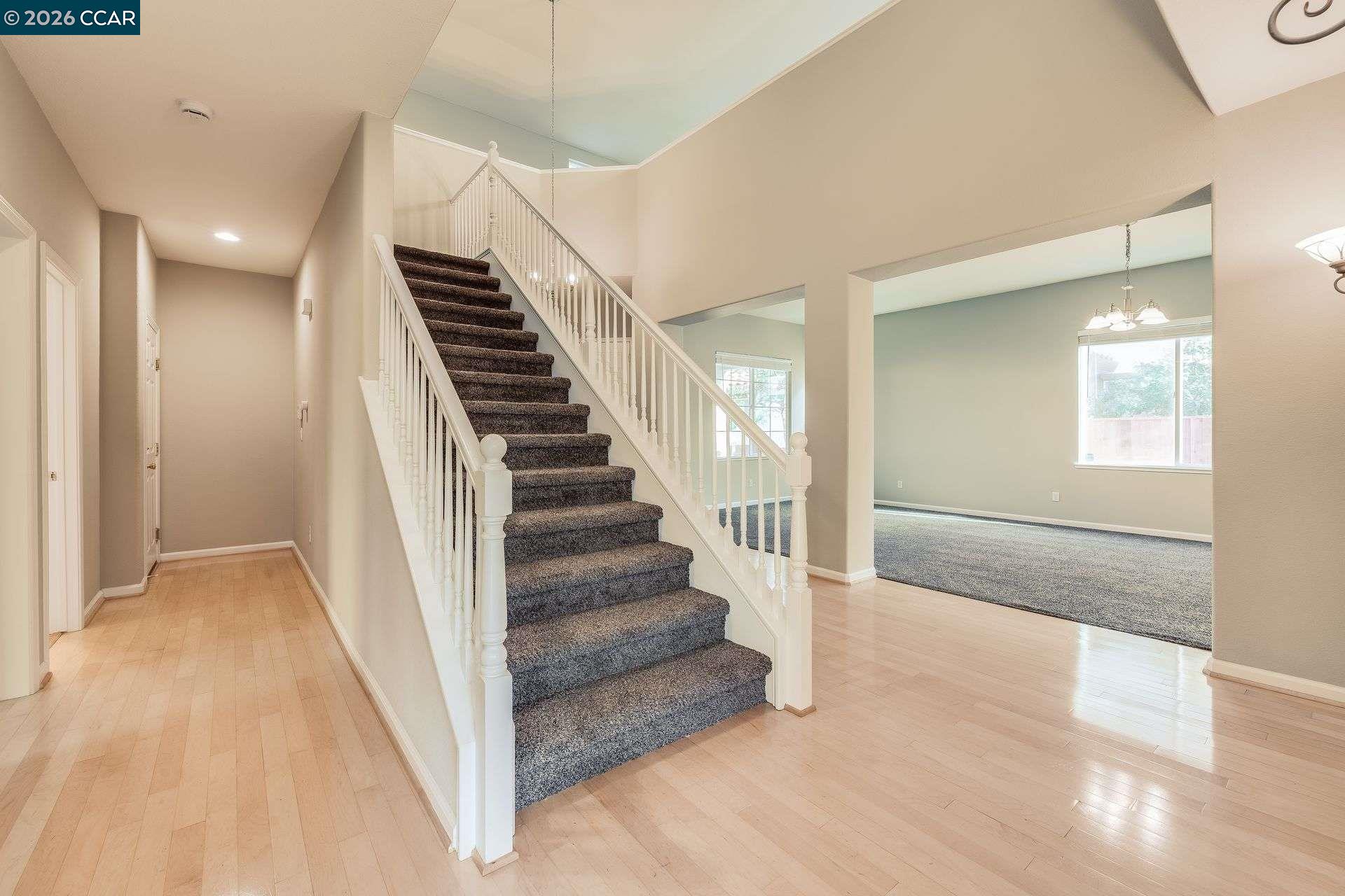2500 Vallecito Way