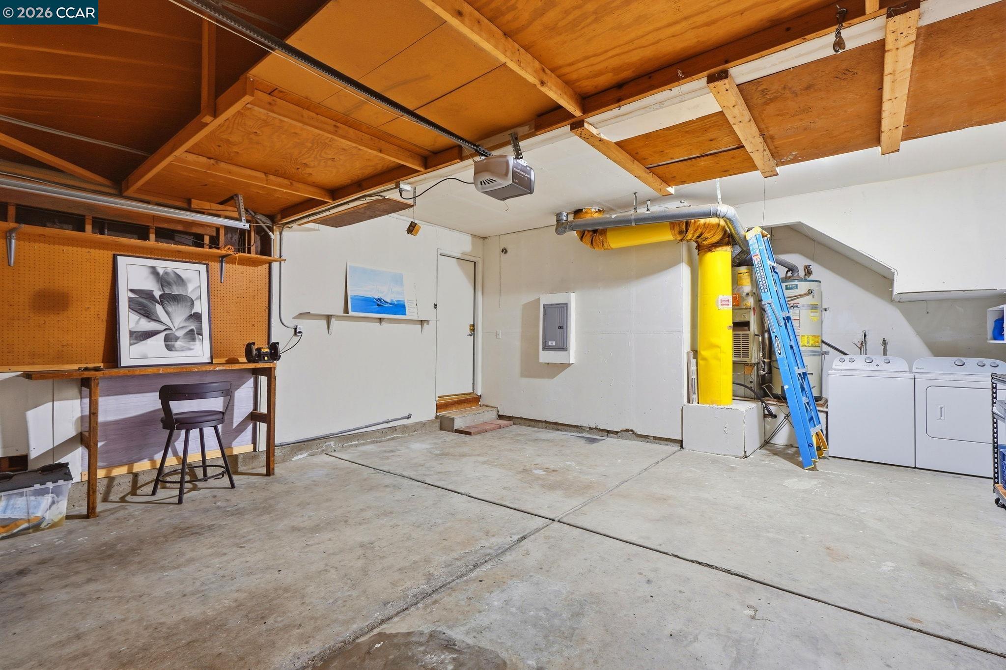 46 Edgewater Pl