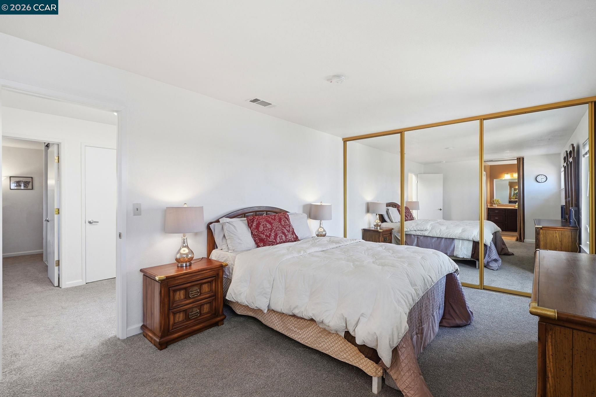 46 Edgewater Pl