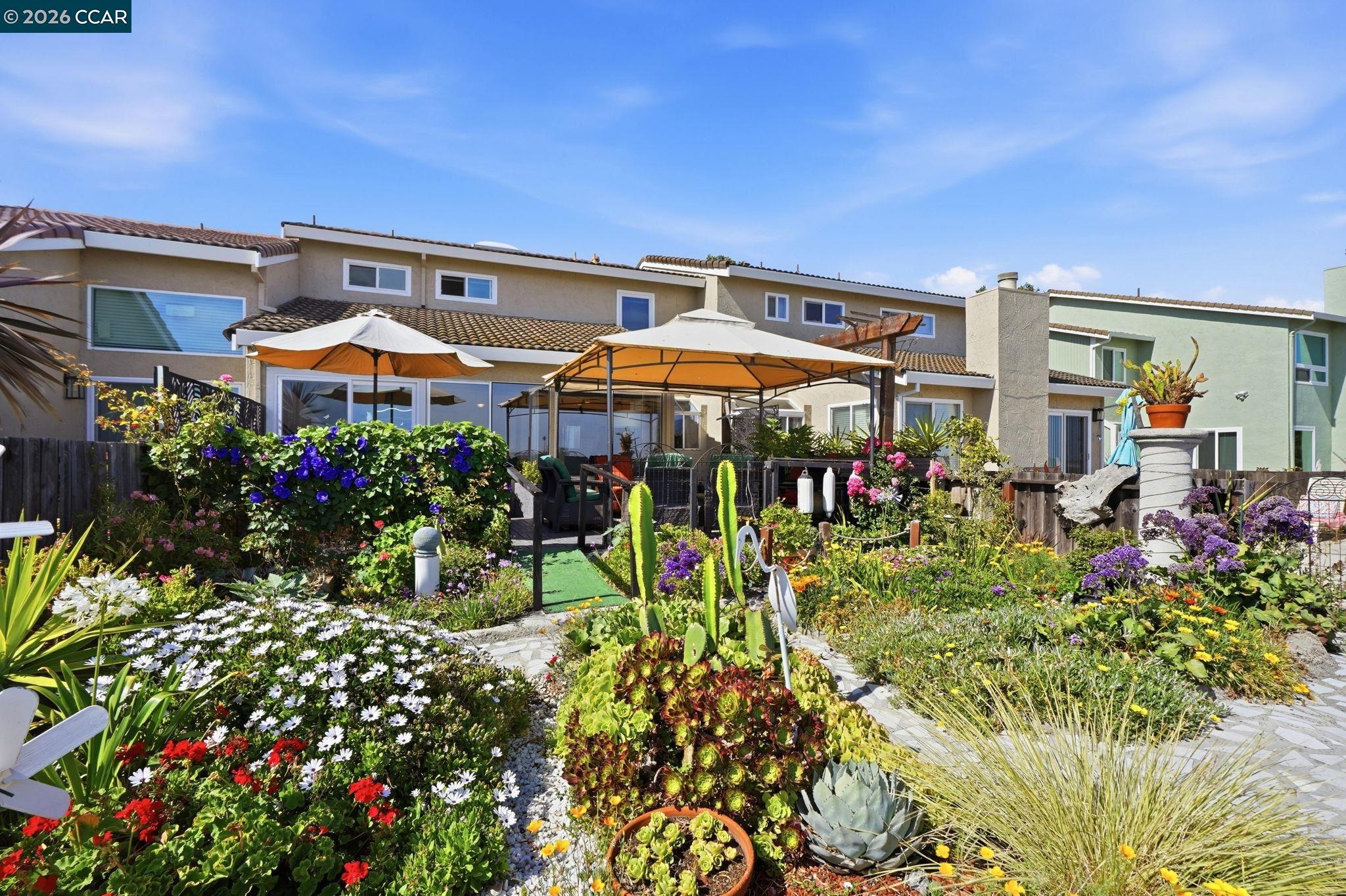 46 Edgewater Pl
