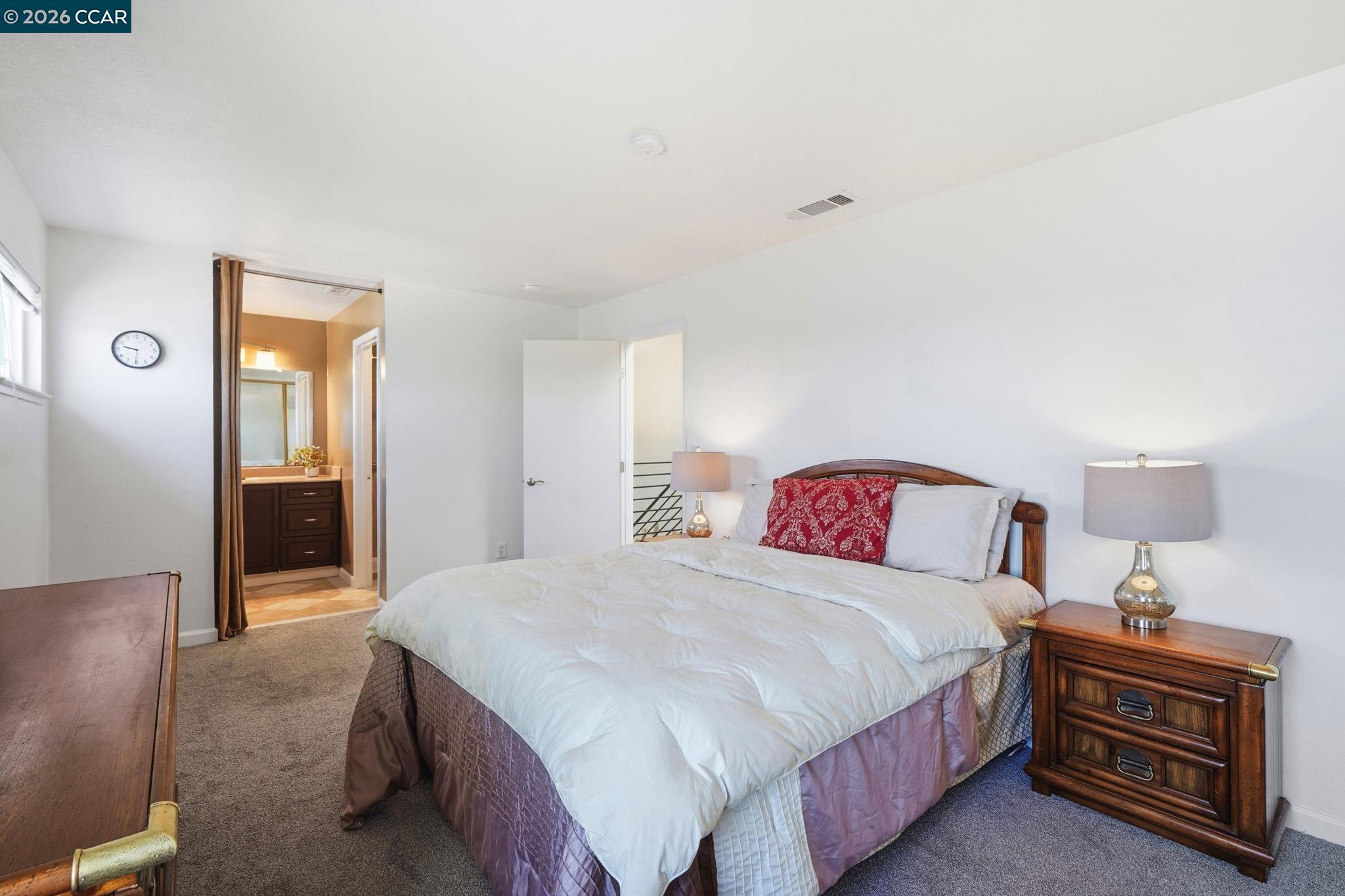 46 Edgewater Pl