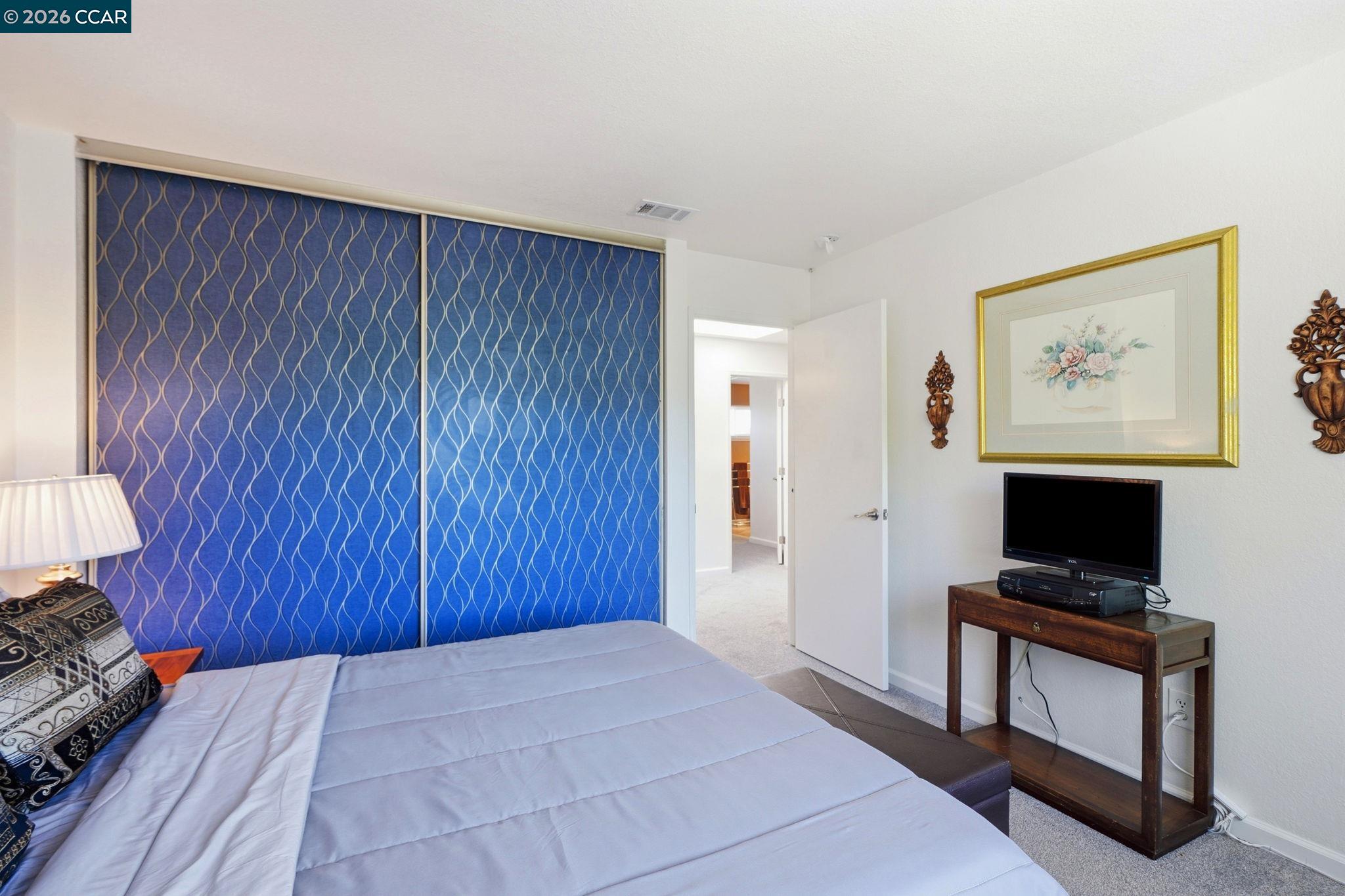 46 Edgewater Pl