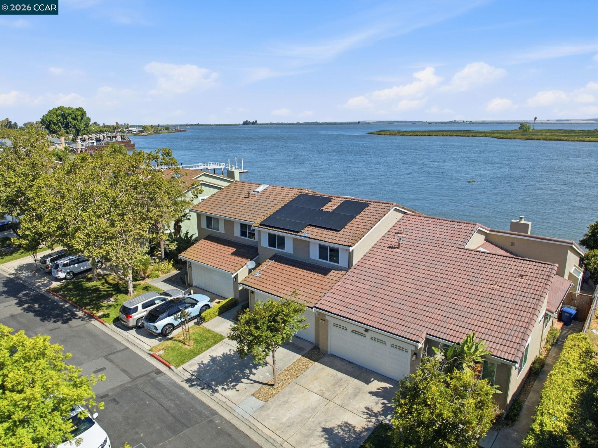 46 Edgewater Pl