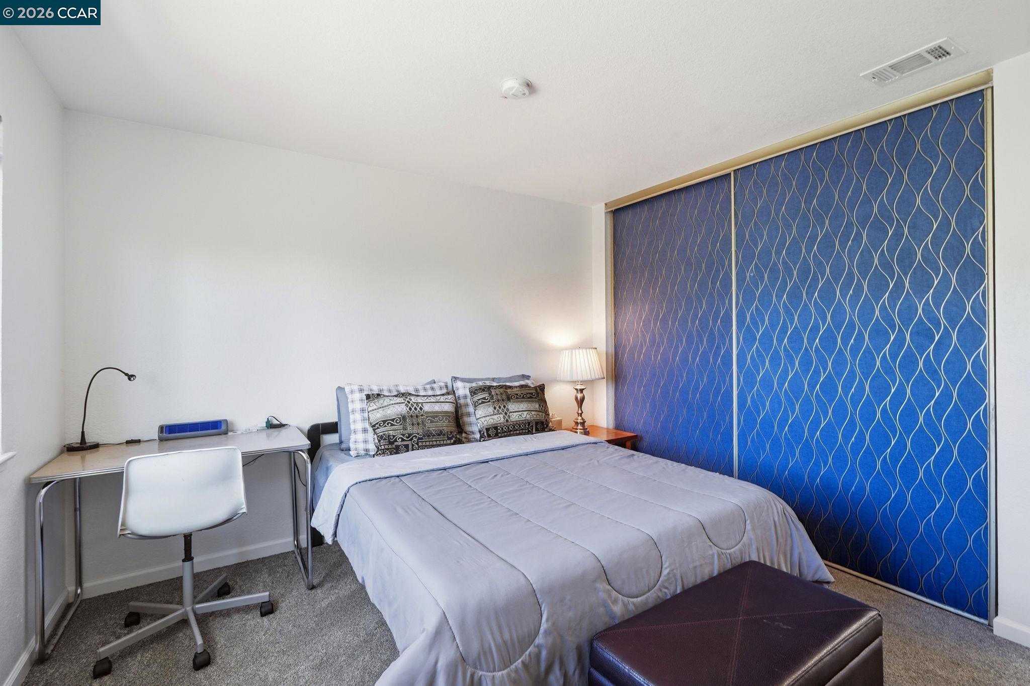 46 Edgewater Pl