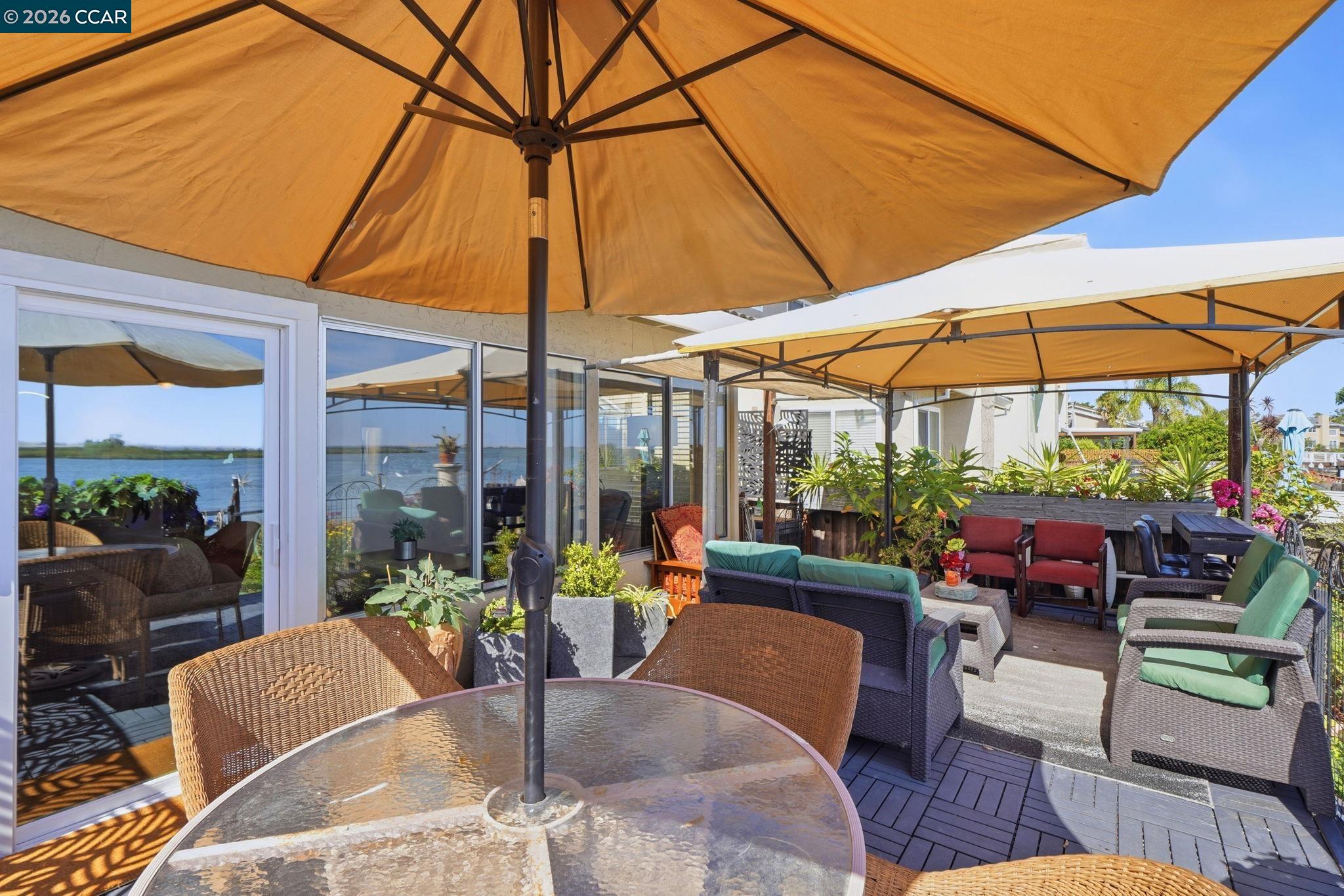 46 Edgewater Pl