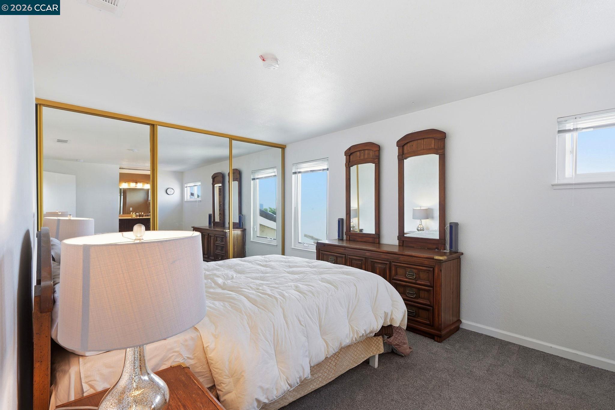 46 Edgewater Pl