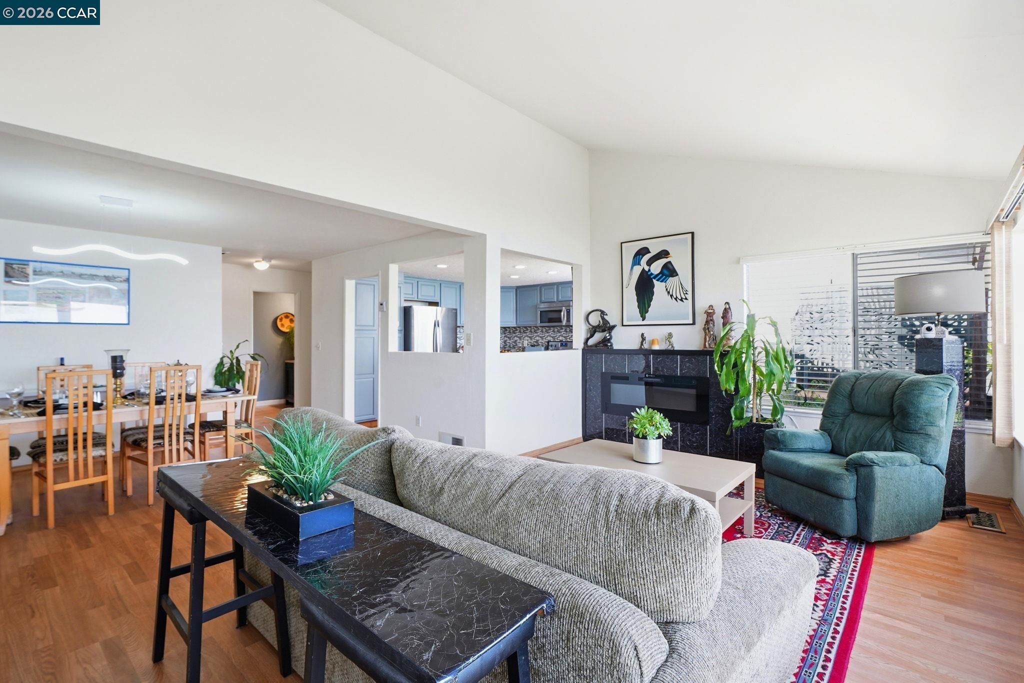 46 Edgewater Pl