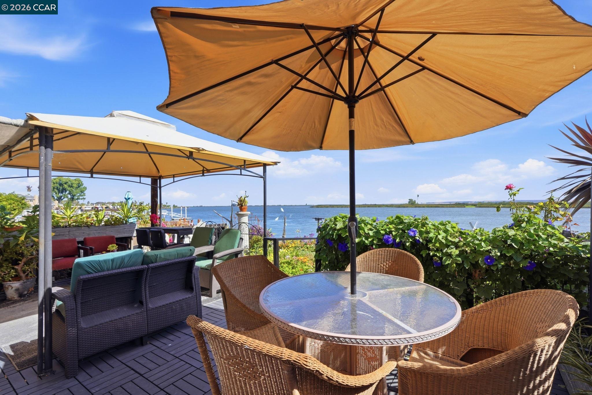 46 Edgewater Pl