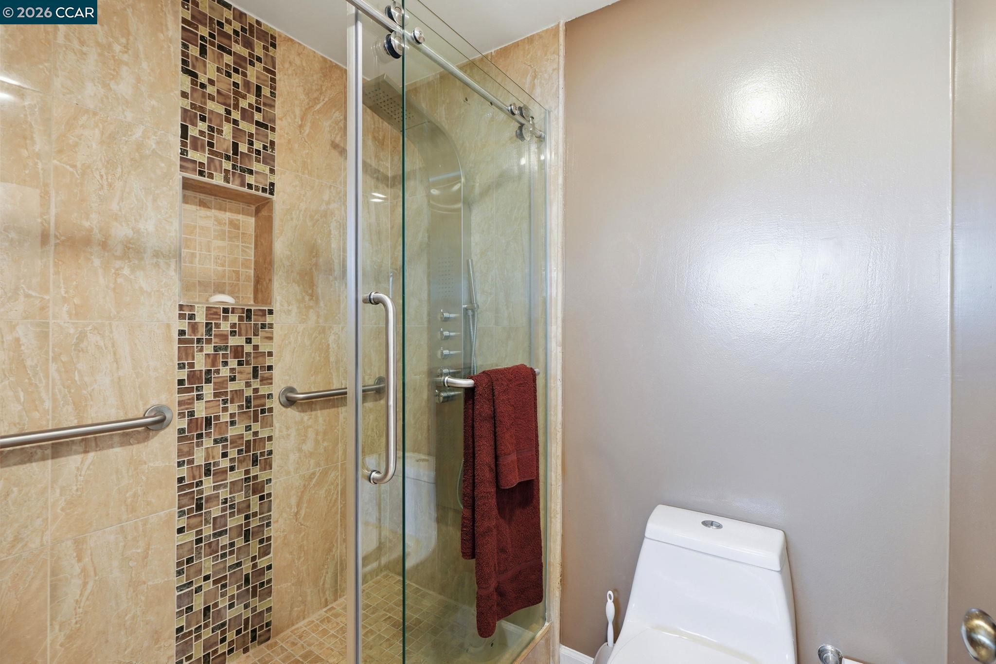 46 Edgewater Pl