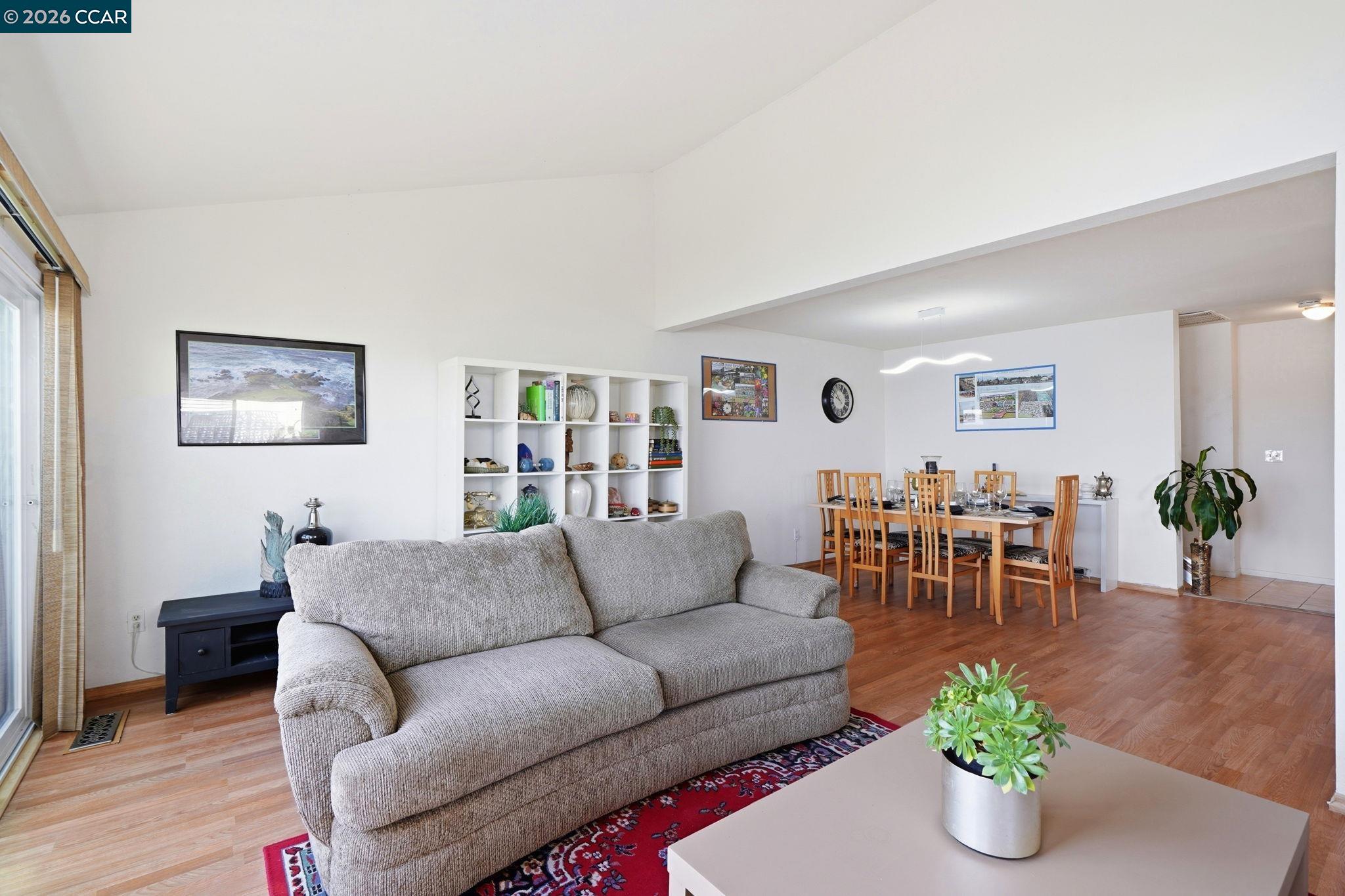 46 Edgewater Pl