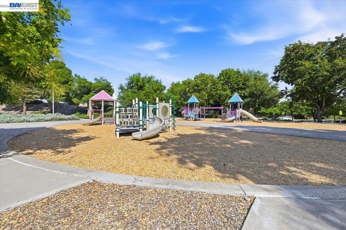 5688 CEDAR CREST