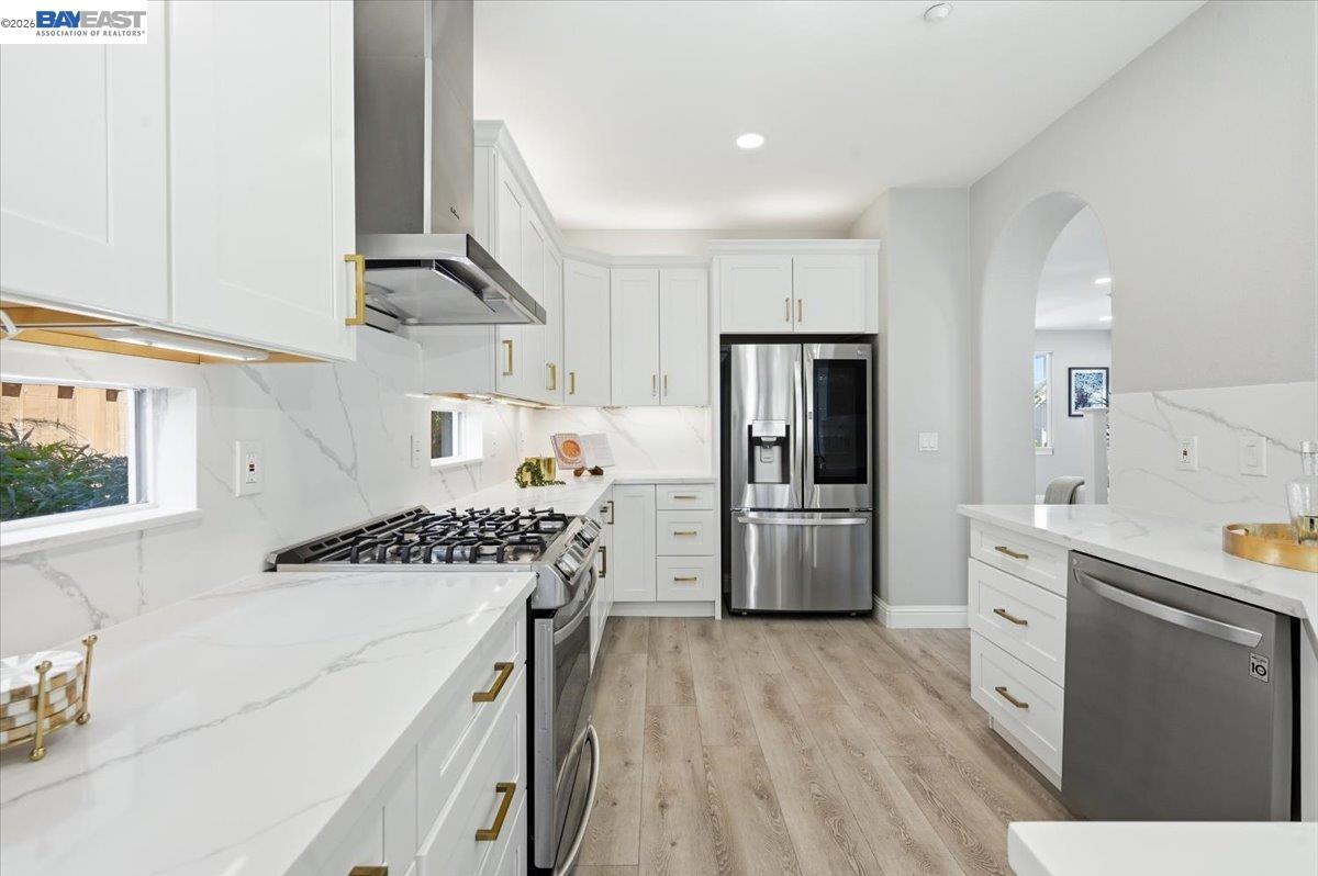 5688 CEDAR CREST