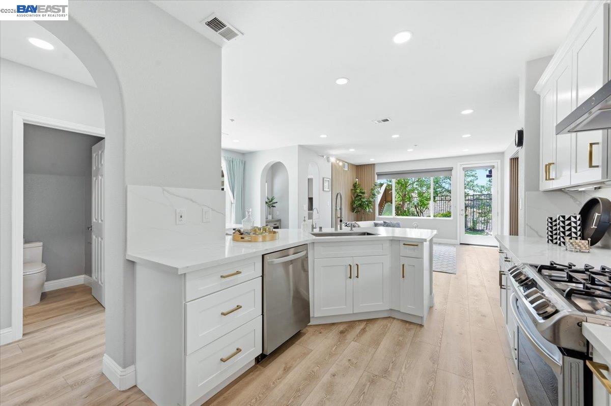 5688 CEDAR CREST
