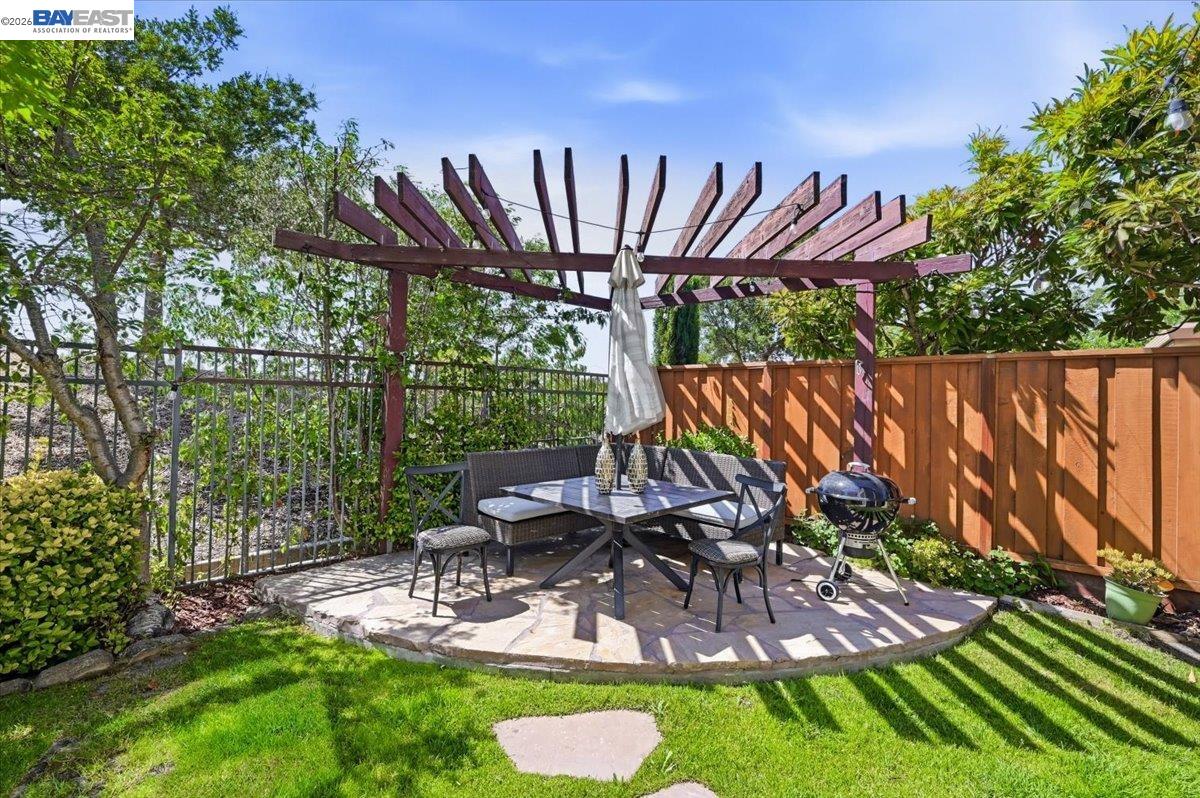 5688 CEDAR CREST